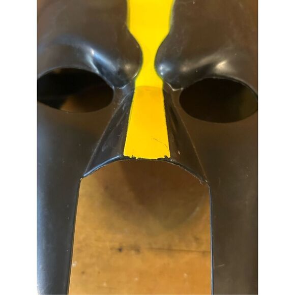 Wolverine Hard Plastic Mask X-MEN 1991 Marvel Toy Biz Halloween Yellow Black VTG - Picture 5 of 5